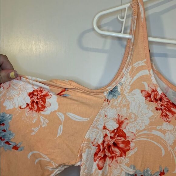 Torrid size 00 or‎ Medium Peach Cold Shoulder Top - Picture 3 of 5